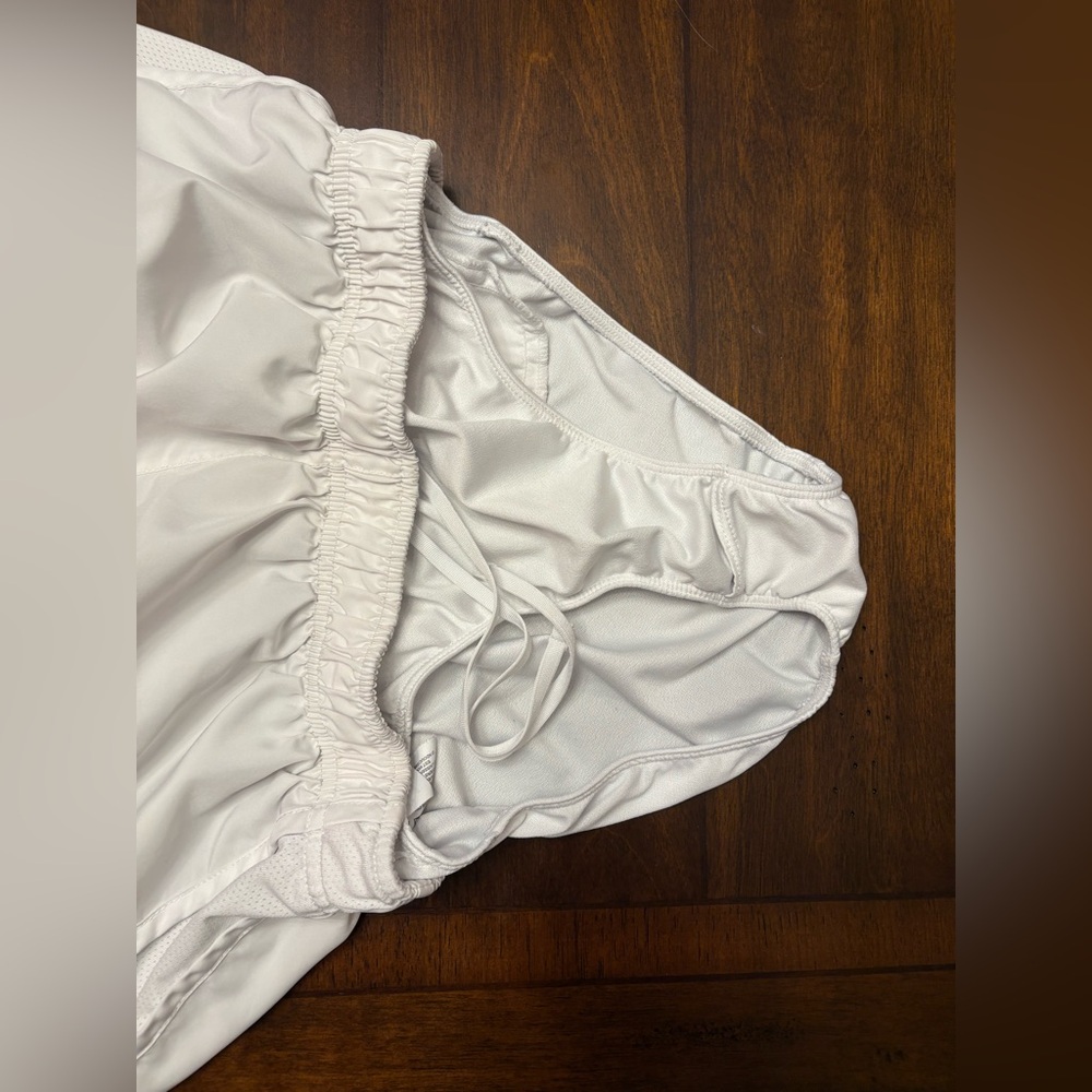 Nike Women's White Athletic‎ Shorts - Picture 4 of 4